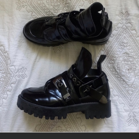 Wild Diva Shoes - Wild Diva patent boot Sz 8